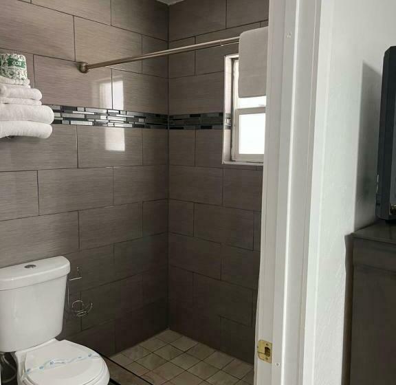 اتاق استاندارد یک نفره, Holiday Motel