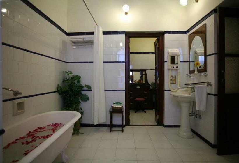 Люкс, Gajner Palace Heritage By Hrh Group Of Hotels