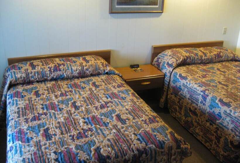 Номер Стандарт 2 Двуспальные Кровати, Inn Town Motel