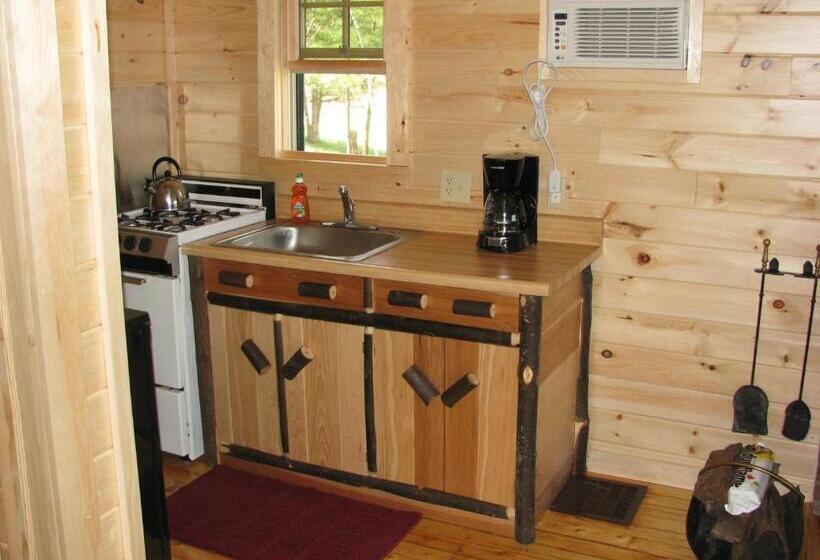 Хижина, Pine Knoll Hotel Lakeside Lodge & Cabin