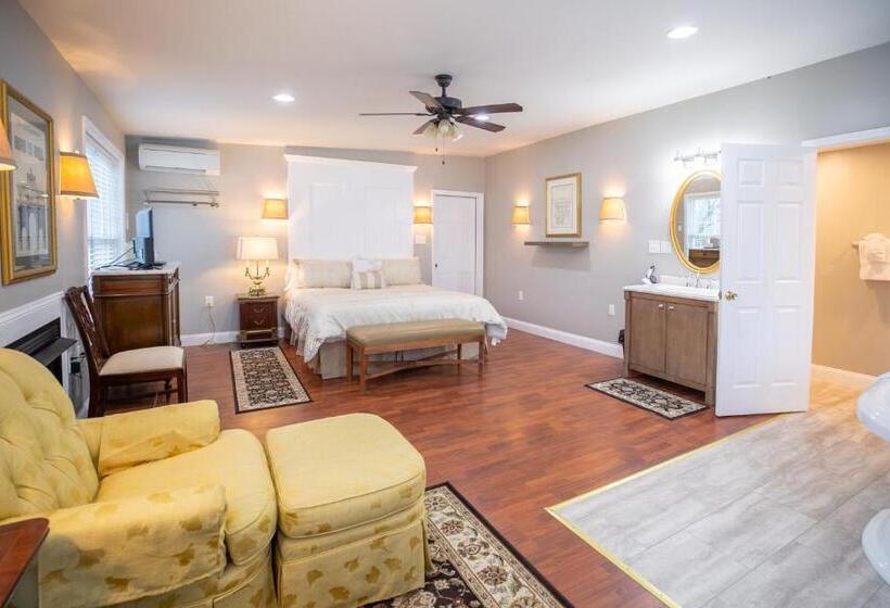 Номер Deluxe Кровать Кинг, Cameron Estate Inn