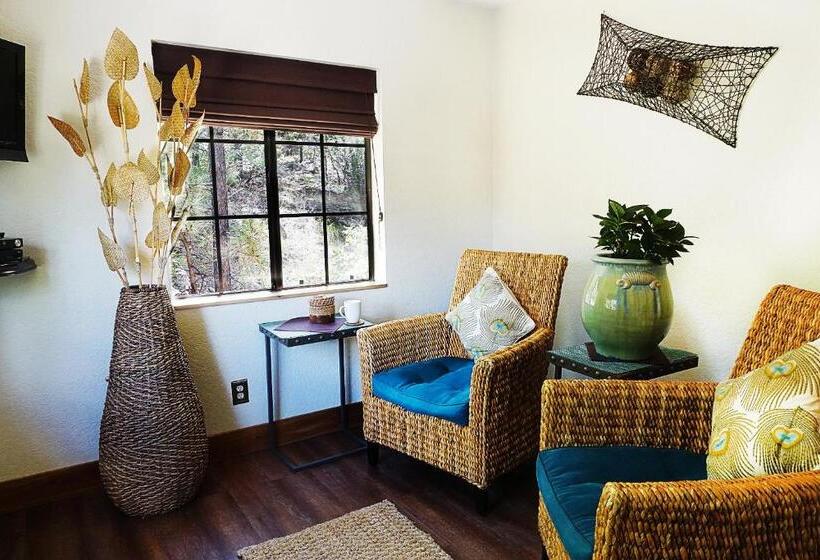 Люкс Премиум, Sheridan House Inn  Adult Only Accommodation