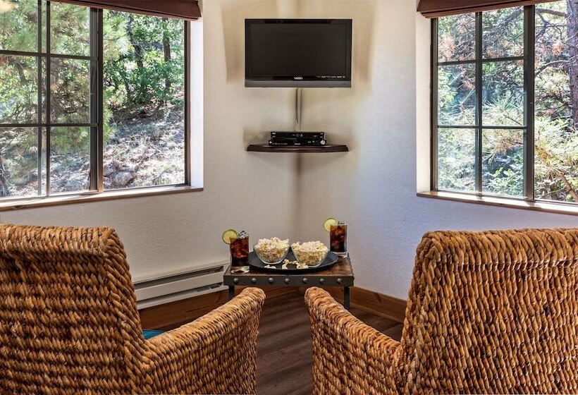 Люкс Премиум, Sheridan House Inn  Adult Only Accommodation