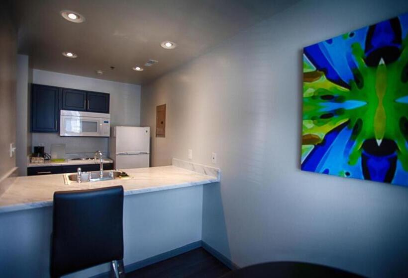 Люкс, Z Loft Extended Stay