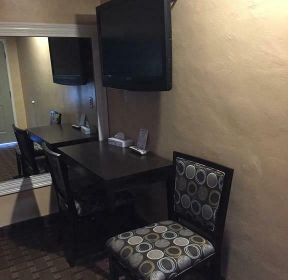 חדר סטנדרט עם מיטת קינג, Friendship Motor Inn