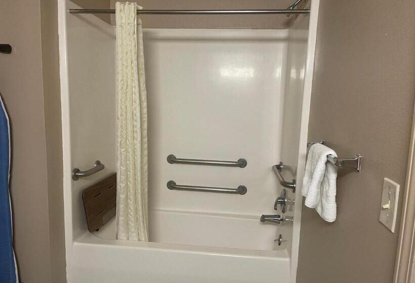 适合残疾人士使用的带超级大床的标准间, Highland Inn Denham Springs Baton Rouge East