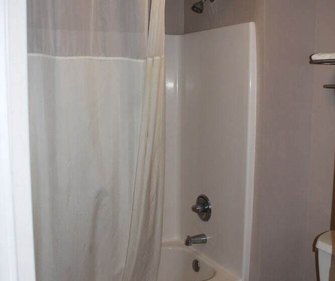 带2个双人床的标准工作室, Highland Inn Denham Springs Baton Rouge East