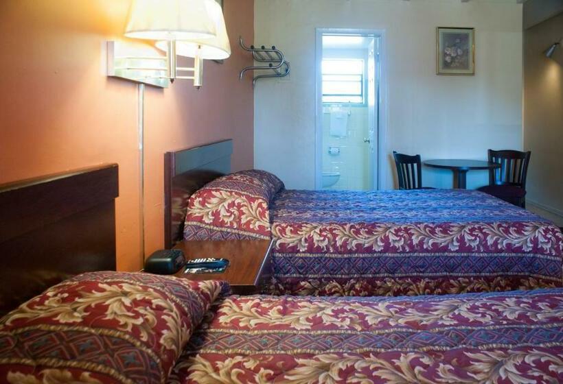Номер Стандарт 2 Двуспальные Кровати, Nassau Holiday Motel