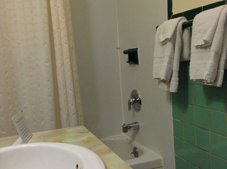 Номер Стандарт 2 Двуспальные Кровати, Villa Rosa Motel