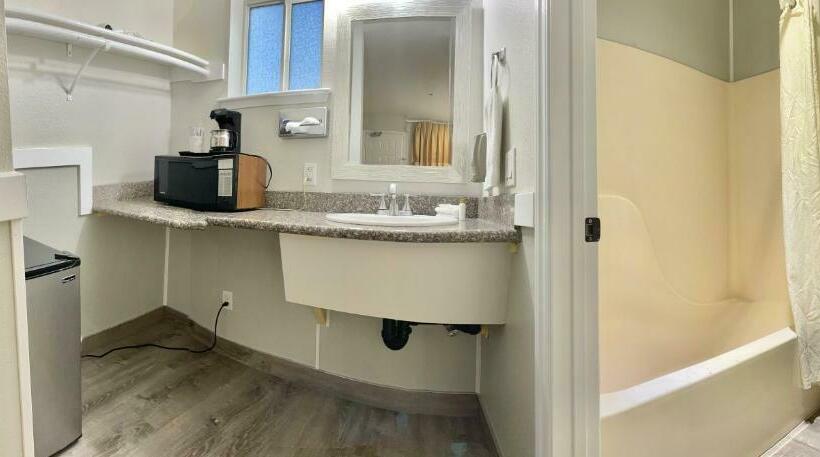 Номер Стандарт, Americas Inn & Suite