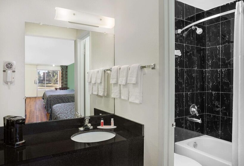 스탠다드 룸 더블 침대 2개, Travelodge By Wyndham Fort Myers North