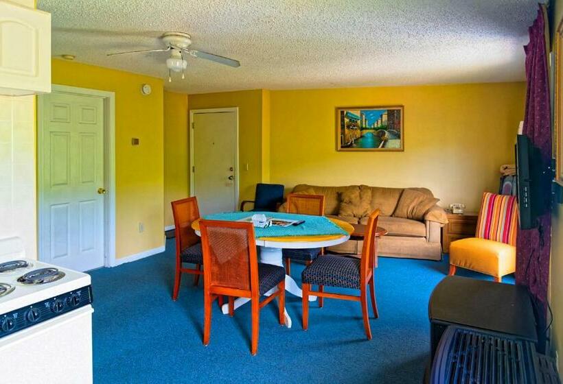2 Bedroom Suite with Balcony, Parker S Motel