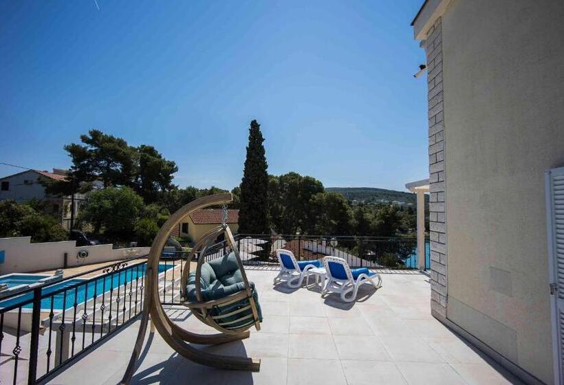 اتاق لوکس با بالکن و چشم‌انداز دریا, Boutique Guesthouse Sveti Petar, On The Beach, Heated Pool & Boat Berth   Adult Only