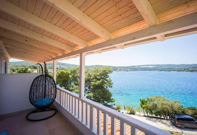 اتاق سه نفره دلوکس با چشم‌انداز دریا, Boutique Guesthouse Sveti Petar, On The Beach, Heated Pool & Boat Berth   Adult Only