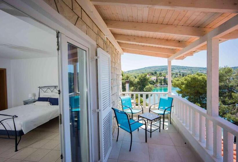 اتاق سه نفره دلوکس با چشم‌انداز دریا, Boutique Guesthouse Sveti Petar, On The Beach, Heated Pool & Boat Berth   Adult Only