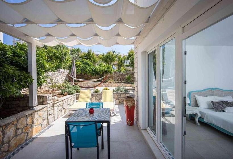 اتاق استاندارد با تراس, Boutique Guesthouse Sveti Petar, On The Beach, Heated Pool & Boat Berth   Adult Only
