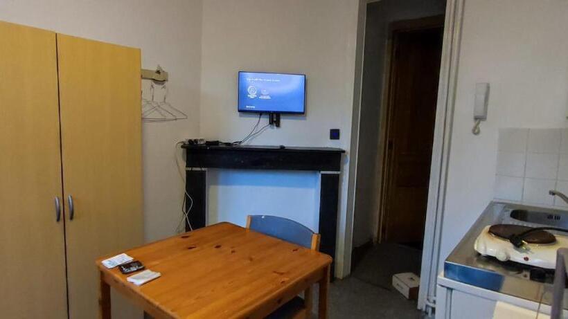 اتاق استاندارد یک نفره, European District Hostel