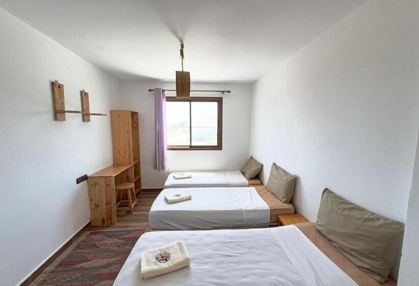 اتاق استاندارد سه تخته با سرویس بهداشتی مشترک, Sun House Morocco
