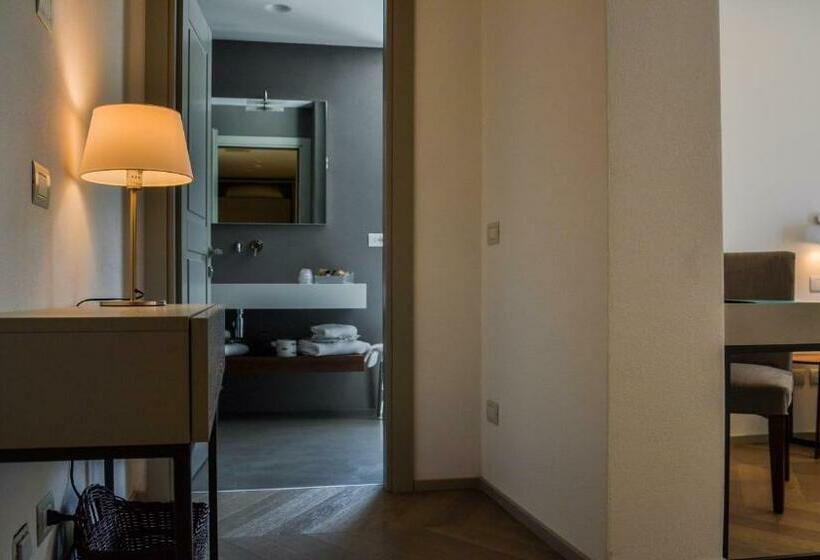 اتاق استاندارد با بالکن و چشم‌انداز دریا, Villa Elsa