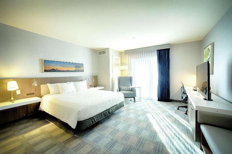 Номер Стандарт Вид на Бассейн, Hilton Garden Inn Santa Barbara/goleta