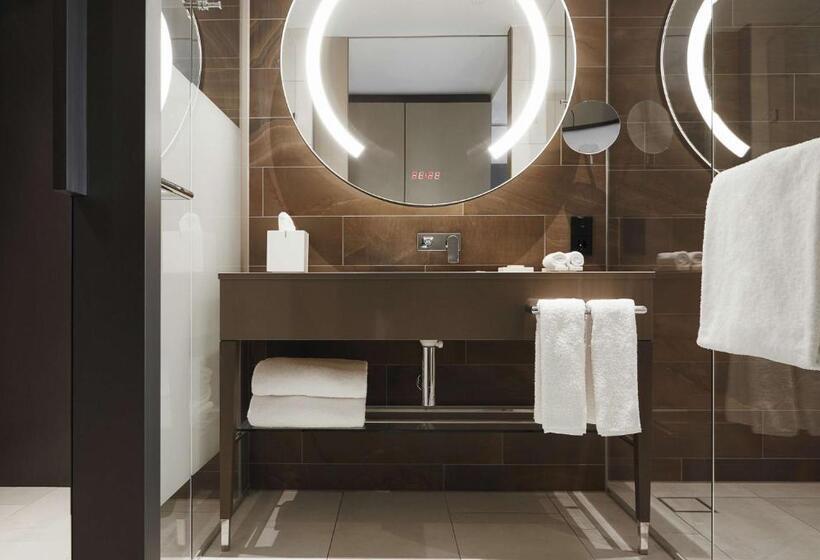 Club Room King Bed, Hyatt Regency Amsterdam