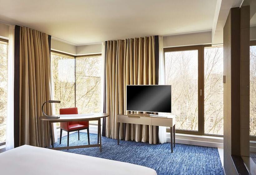 Deluxe Room, Hyatt Regency Amsterdam