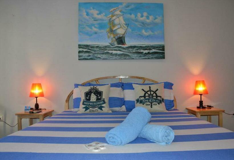 Номер Economy, Captains Lodge And Bar