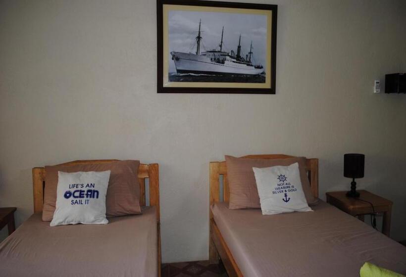 Номер Economy, Captains Lodge And Bar
