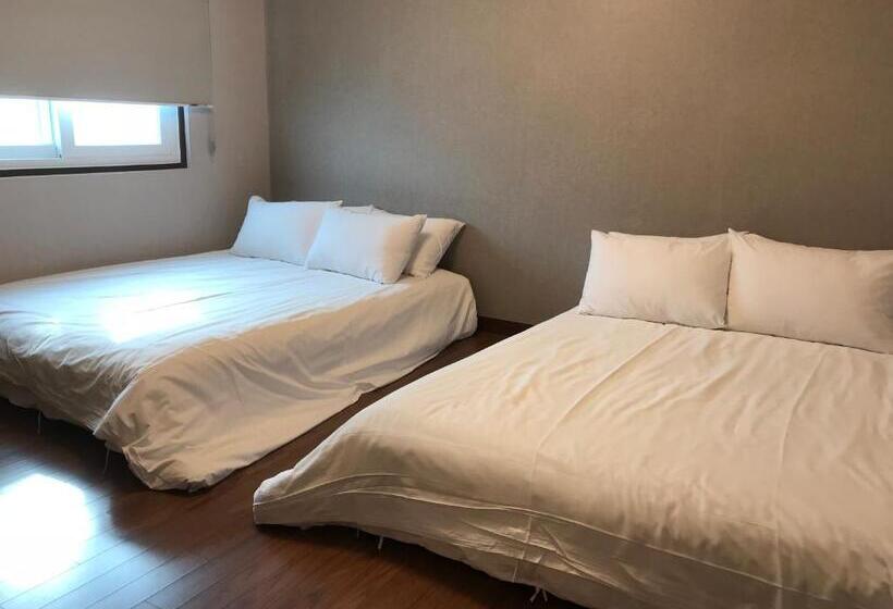 Семейный Номер Deluxe, Grim Garden Guesthouse