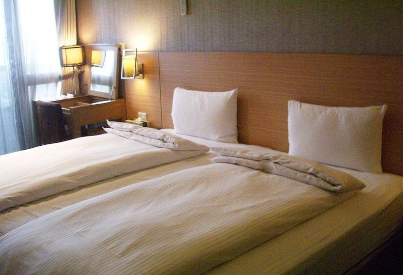 اتاق استاندارد با چشم‌انداز دریا, Rhine Inn
