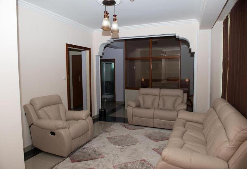 سوییت لوکس, C Fun Addis