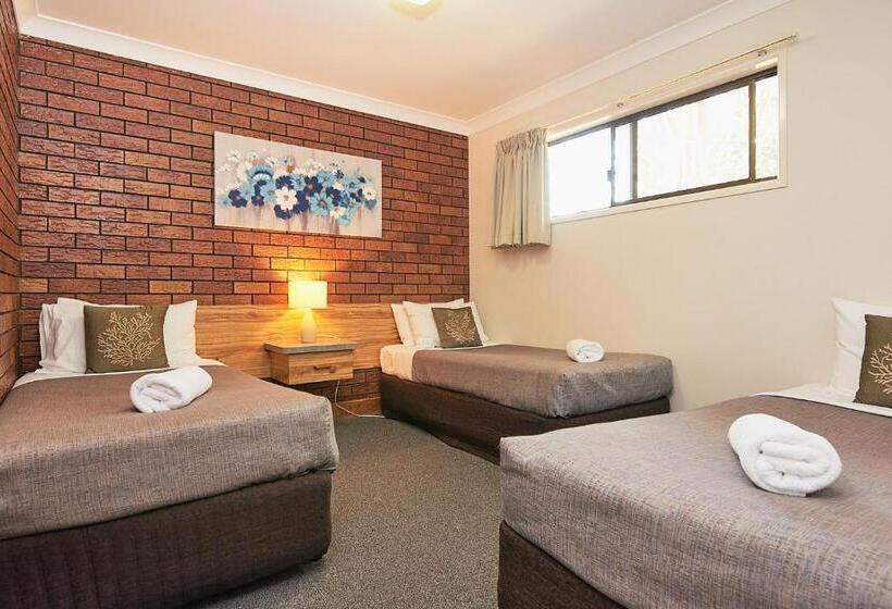 اتاق خانوادگی, Ruthven Street Motor Inn