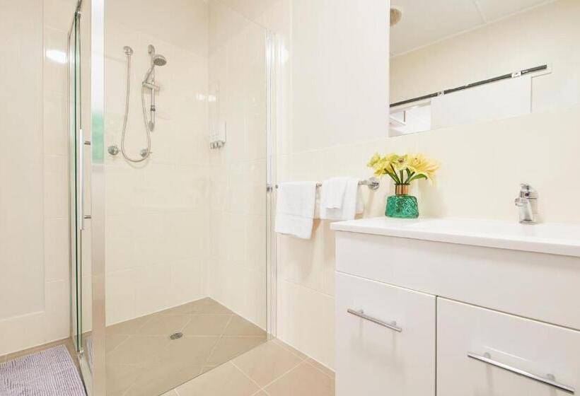 اتاق اجرایی, Ruthven Street Motor Inn