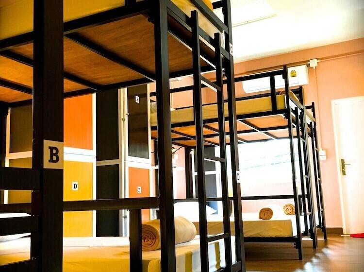 تختخواب در اتاق مشترک, Urban Hostel Bangkok
