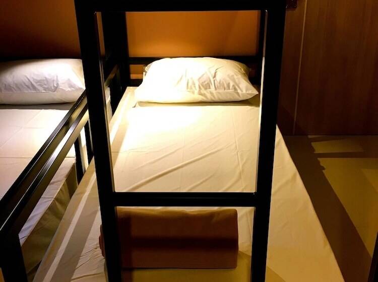اتاق خانوادگی, Urban Hostel Bangkok