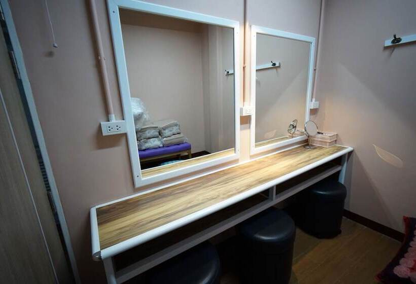 اتاق استاندارد, Urban Hostel Bangkok