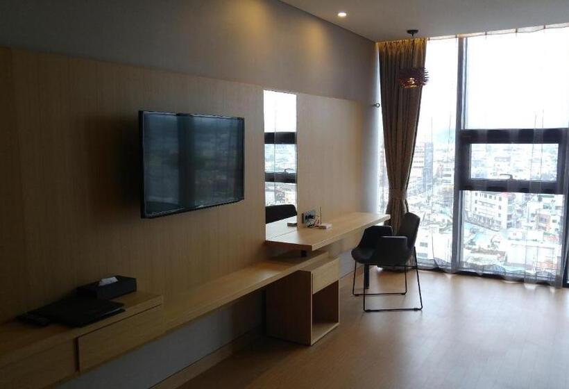Номер Стандарт Трехместный, J Square Hotel And Wedding