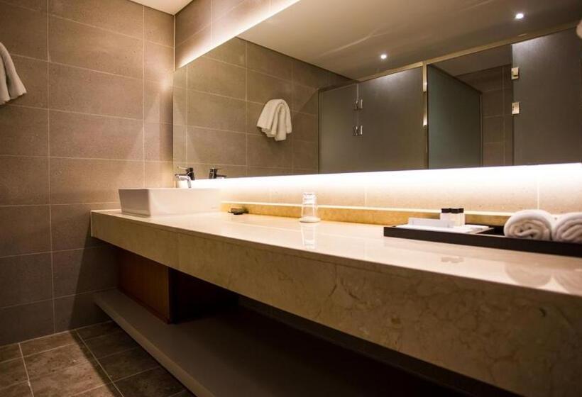 Королевский Люкс, J Square Hotel And Wedding