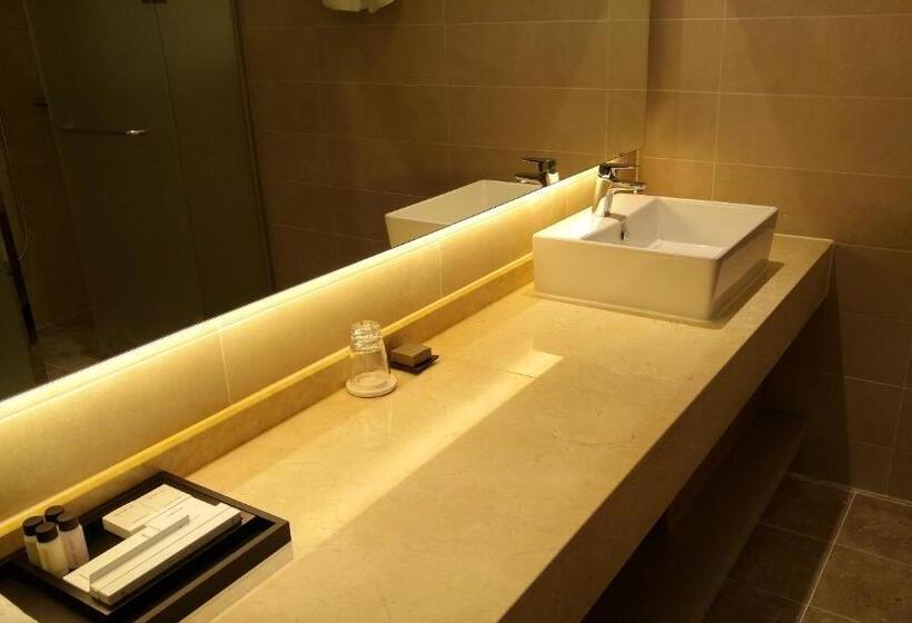 Королевский Люкс, J Square Hotel And Wedding