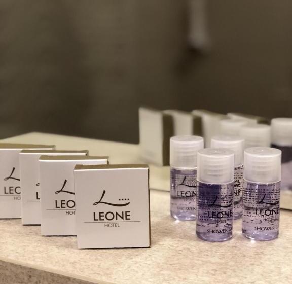 اتاق خانوادگی, Leone