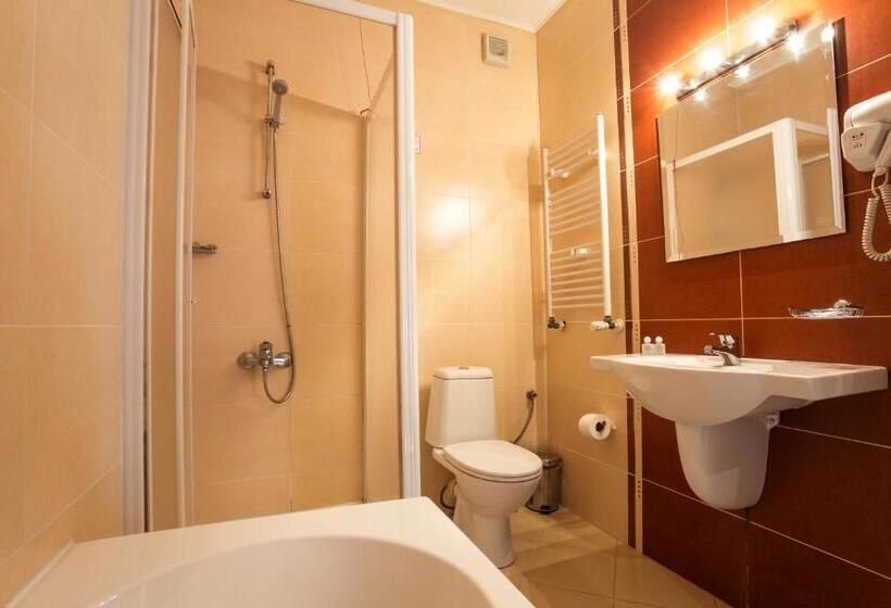 Полулюкс, Family Hotel Teteven