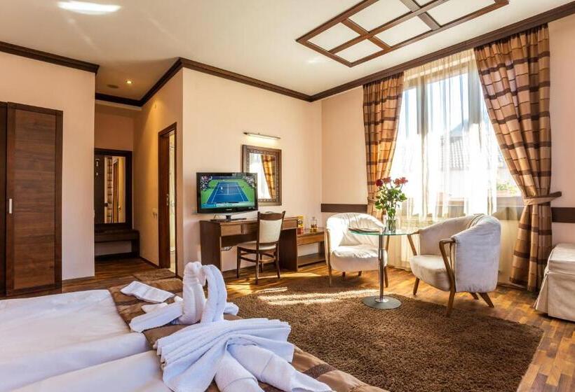 Полулюкс, Family Hotel Teteven