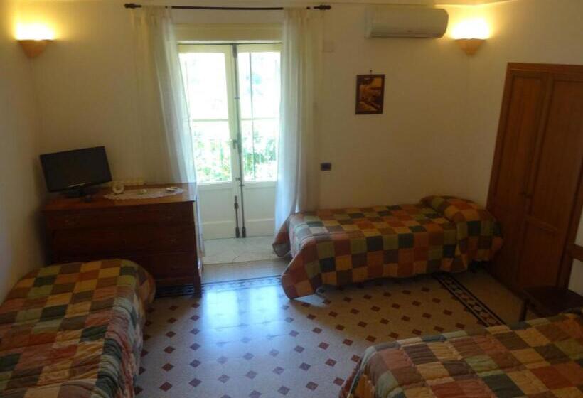 اتاق استاندارد چهار تخته, Agriturismo La Lobra