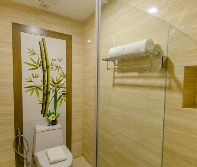 غرفة ديلوكس مطلة على حمام السباحة, Boracay Haven Suites