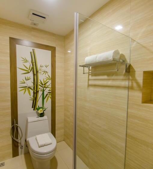 غرفة ديلوكس مطلة على حمام السباحة, Boracay Haven Suites
