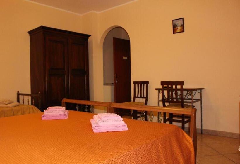 Четырехместный Номер Стандарт с Балконом, B&b Esperança