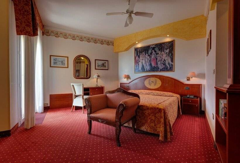 小型套房带阳台, Napoleon