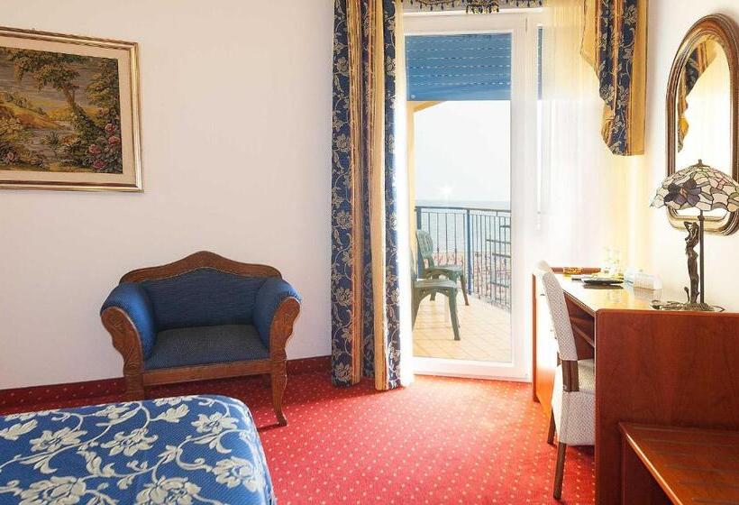 Standard Room Side Sea View, Napoleon