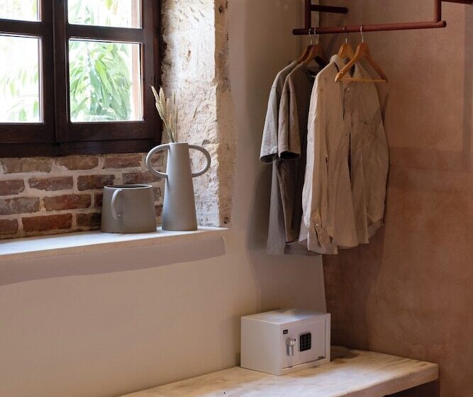 Люкс, Qualia Slowlife Suites