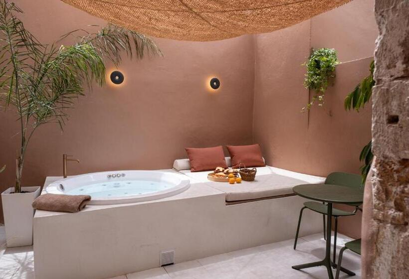 Люкс, Qualia Slowlife Suites